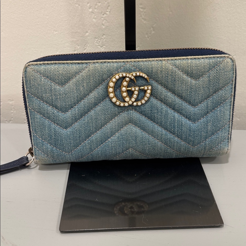 Gucci Light Blue Denim Wallet with Gold pearl Logo - Picture 2 of 9